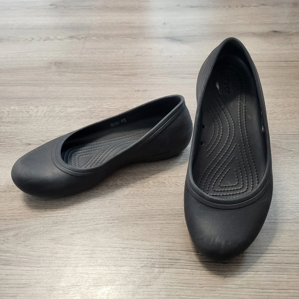 Crocs‎ Flat Shoes Black Womens Size 9 Round Toe Slip On Non Marking Rubber